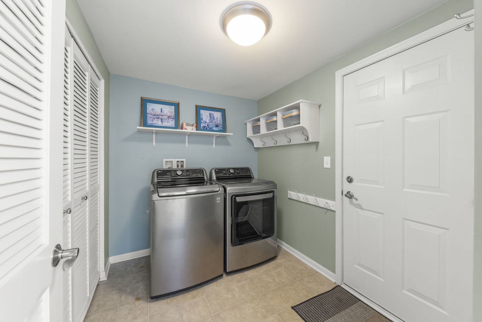 341 N Commerce Street, Aurora, IL 60504