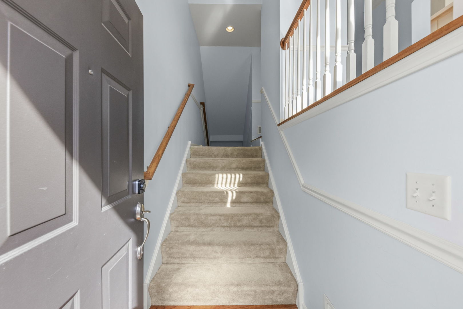 341 N Commerce Street, Aurora, IL 60504