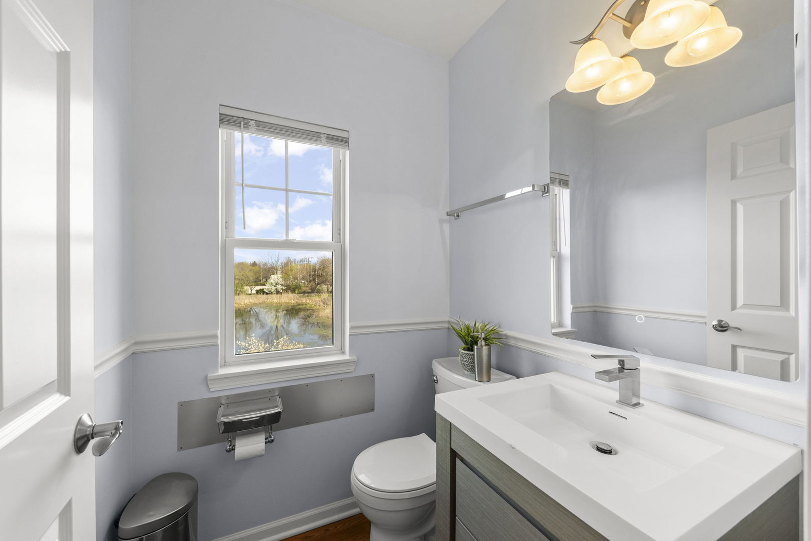 341 N Commerce Street, Aurora, IL 60504