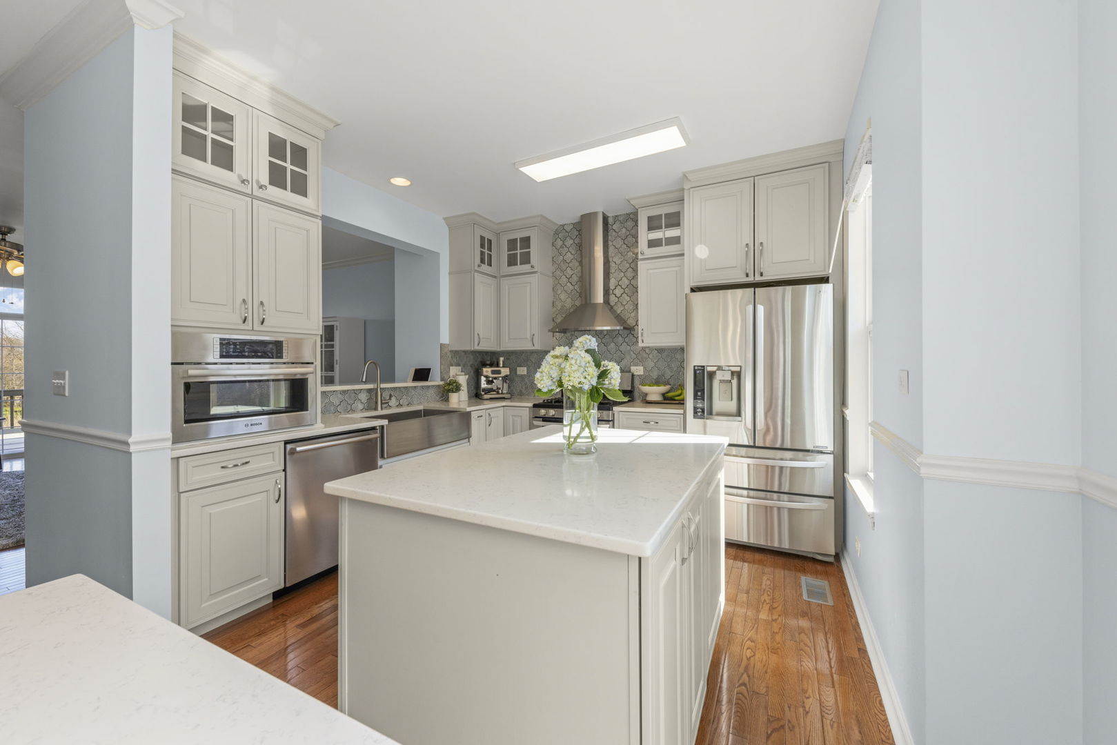 341 N Commerce Street, Aurora, IL 60504