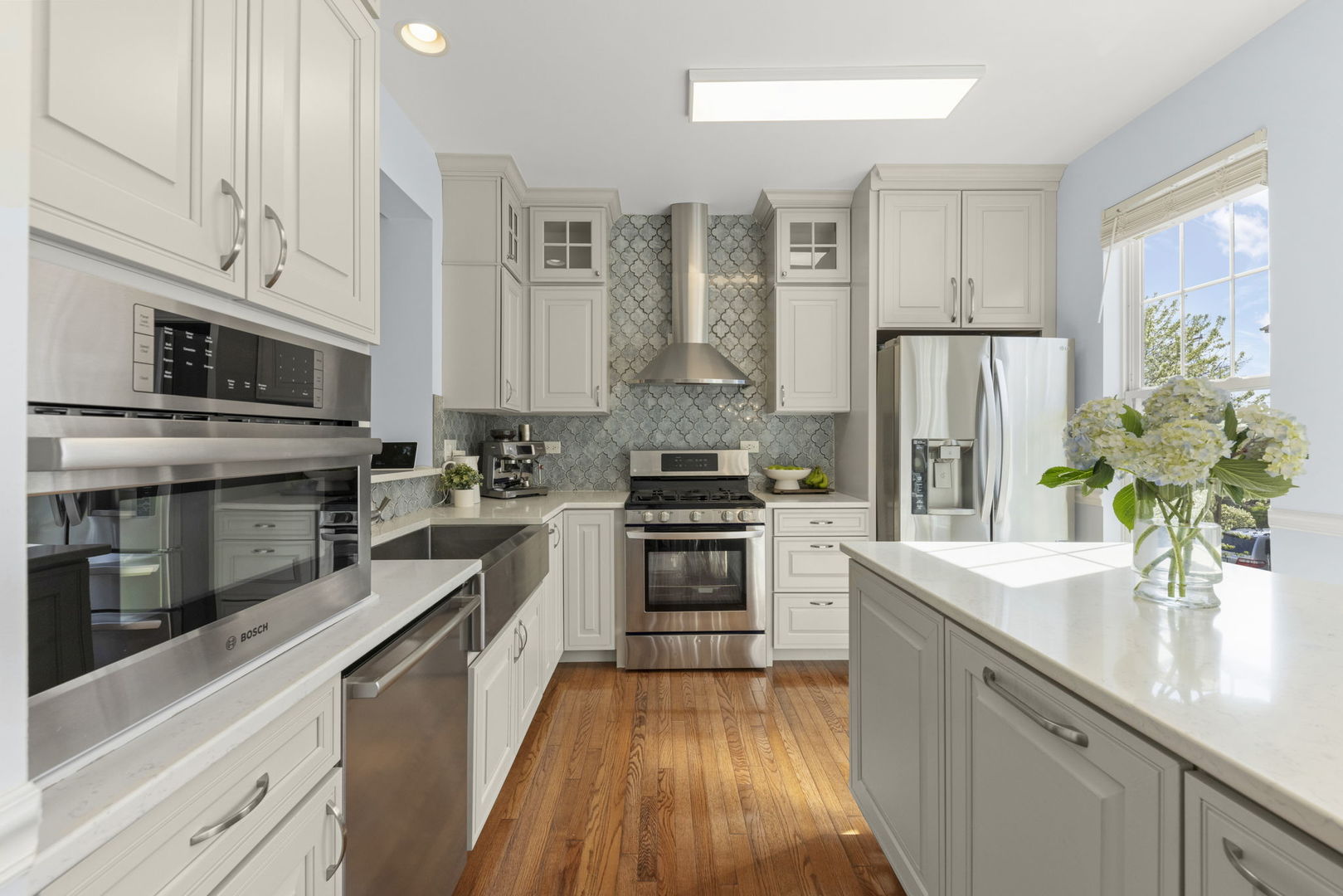 341 N Commerce Street, Aurora, IL 60504