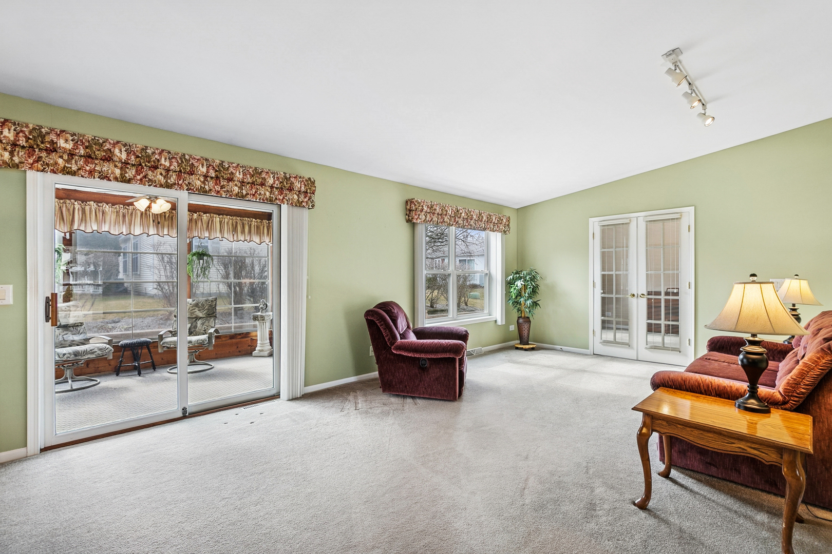 2611 Maywood Court, Grayslake, IL 60030