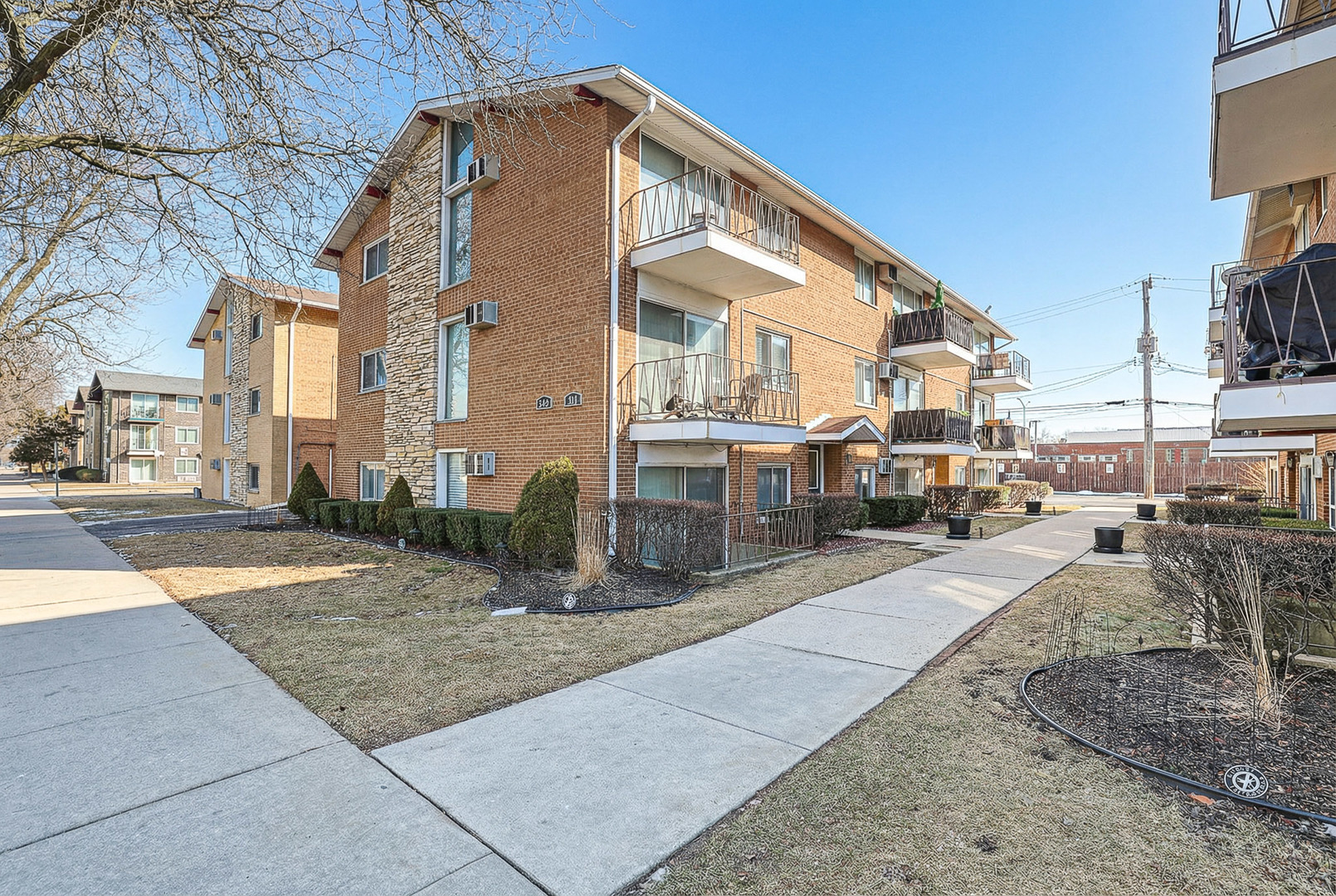 6111 W 64th Place #2, Chicago, IL 60638