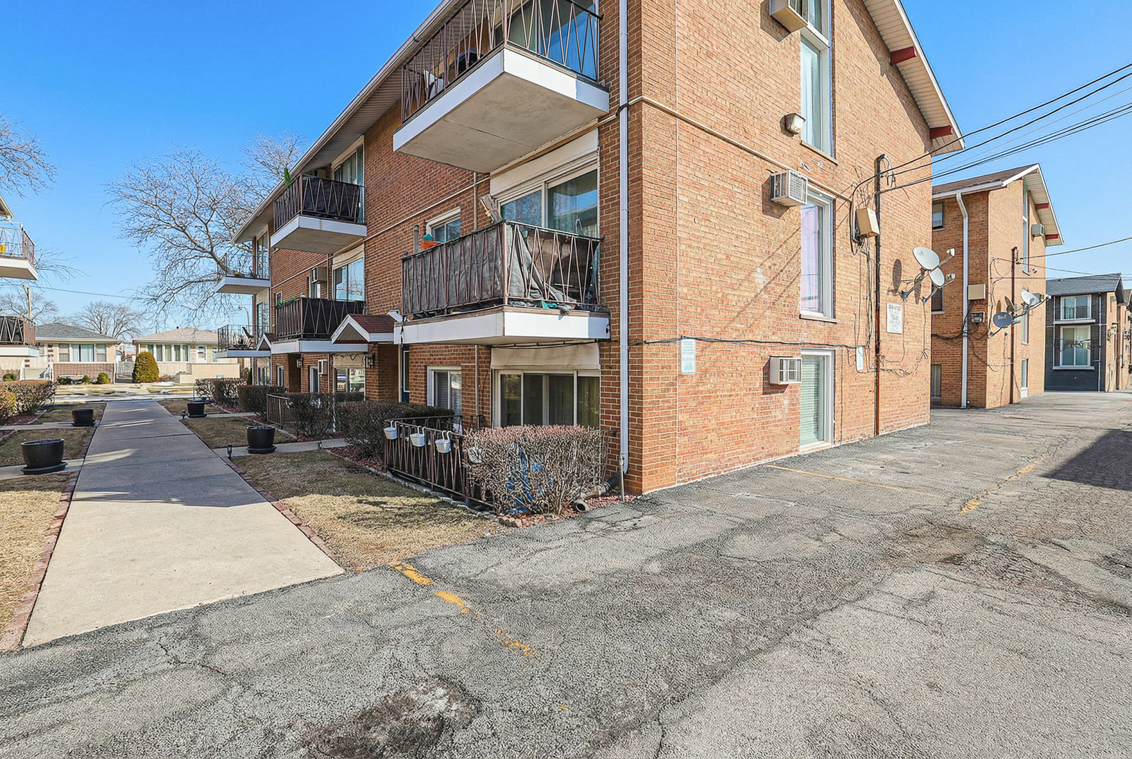 6111 W 64th Place #2, Chicago, IL 60638