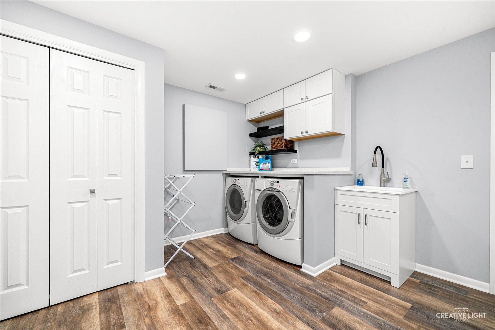 6828 Kincaid Court, Woodridge, IL 60517