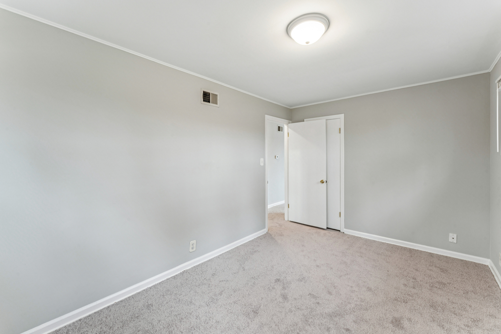 1484 N Hicks Road, Palatine, IL 60067