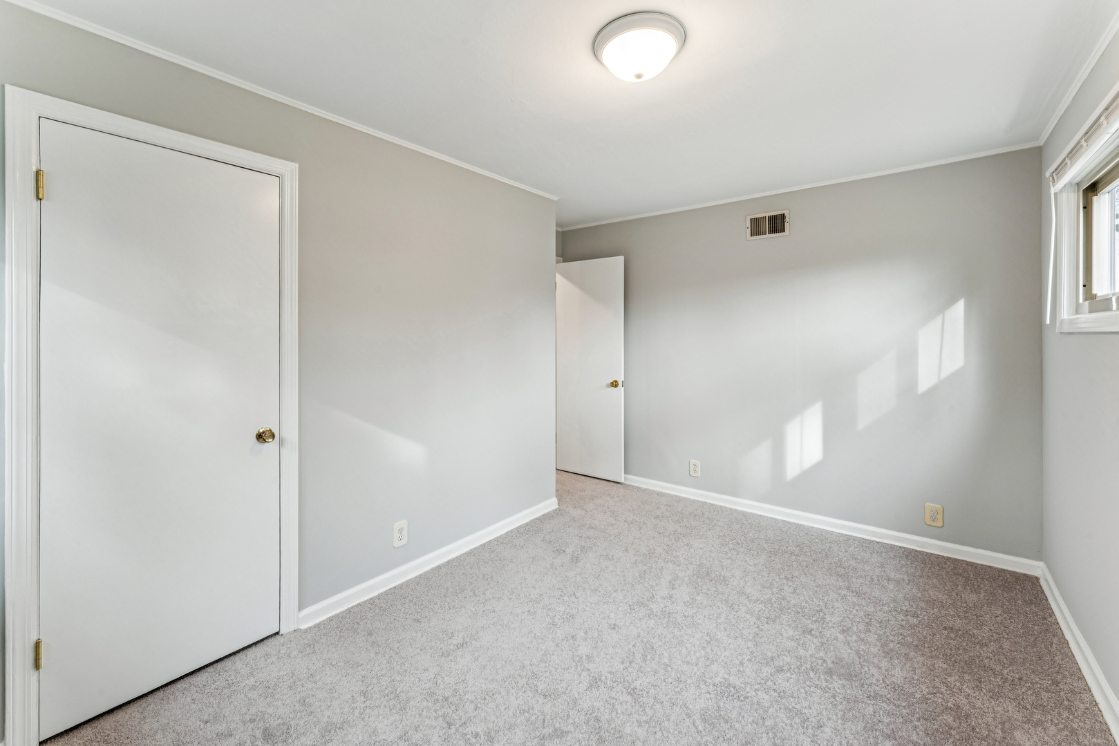 1484 N Hicks Road, Palatine, IL 60067