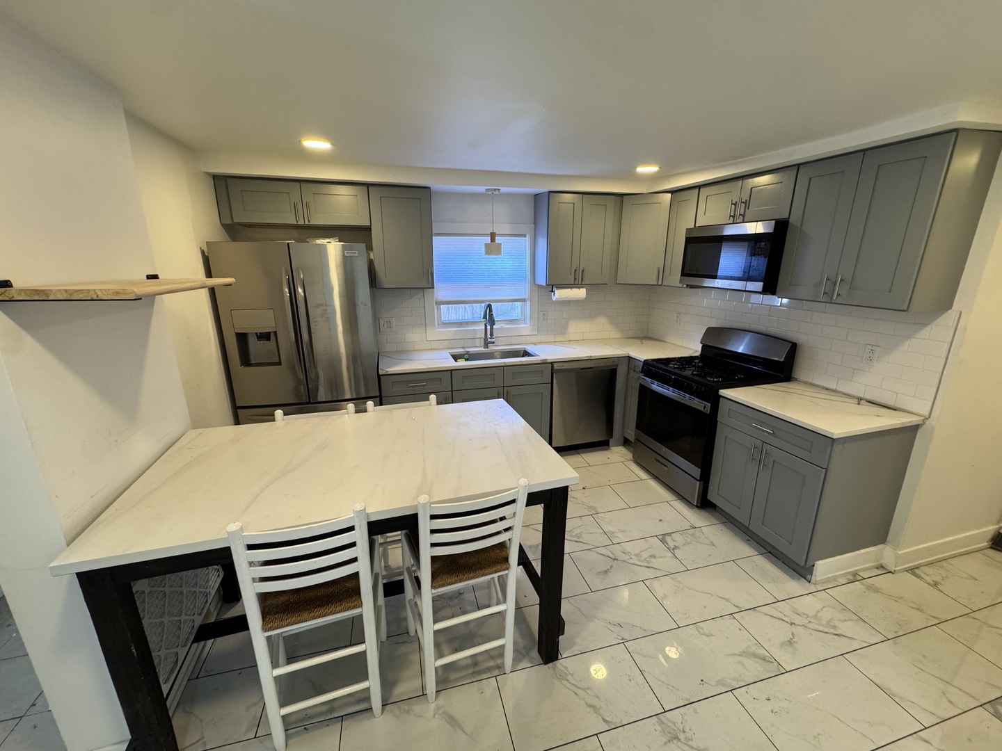 3505 W MONTROSE Avenue, Chicago, IL 60618