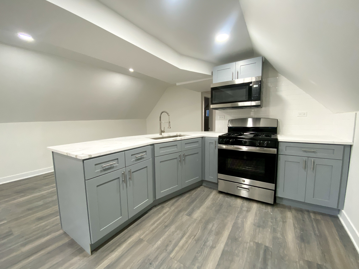 3505 W MONTROSE Avenue, Chicago, IL 60618