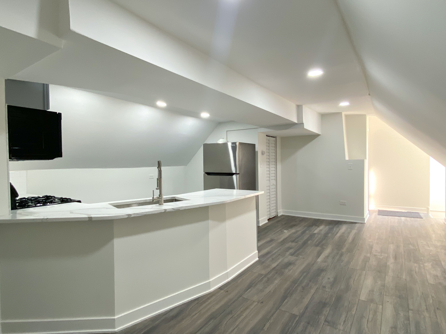 3505 W MONTROSE Avenue, Chicago, IL 60618