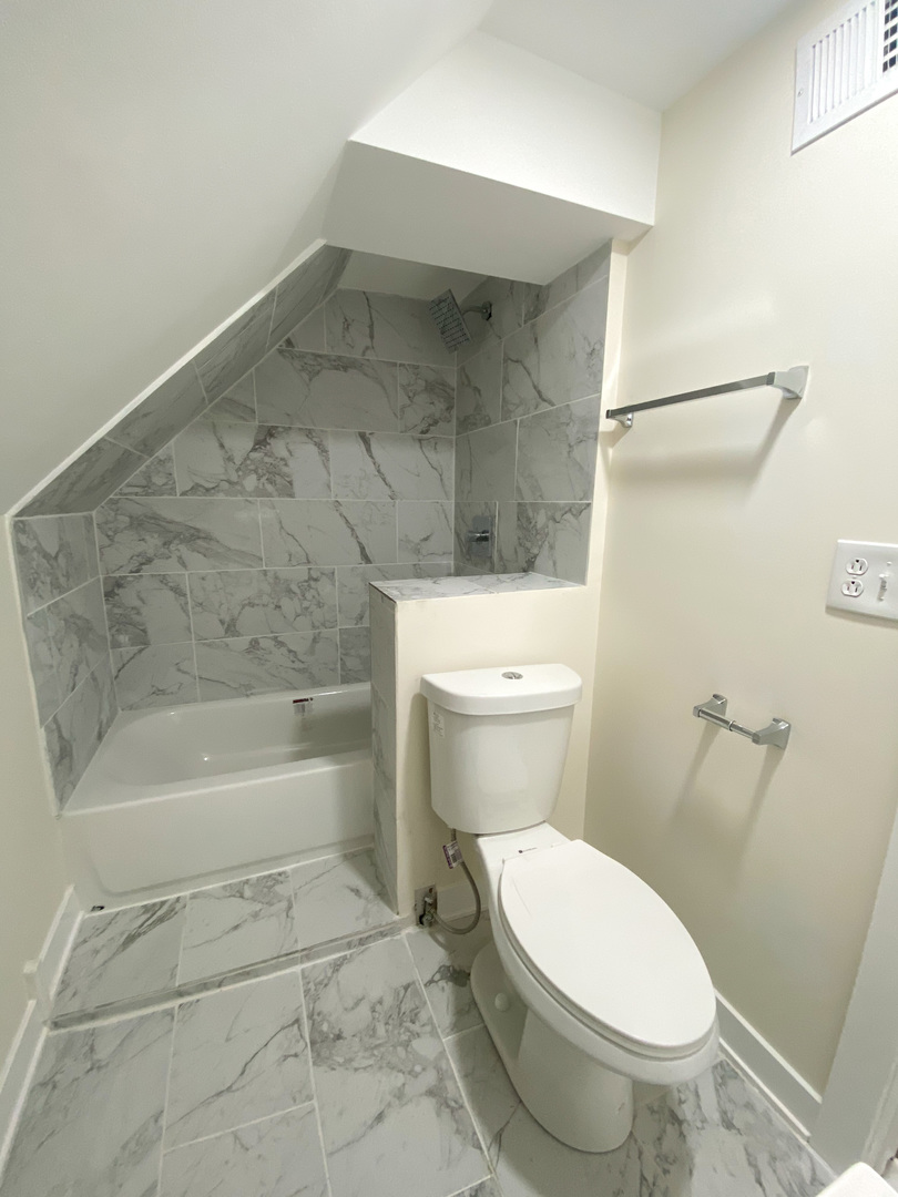 3505 W MONTROSE Avenue, Chicago, IL 60618