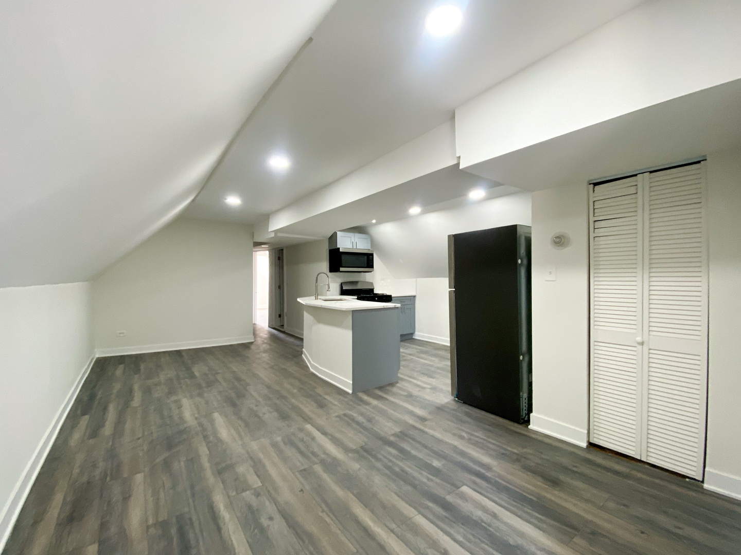 3505 W MONTROSE Avenue, Chicago, IL 60618