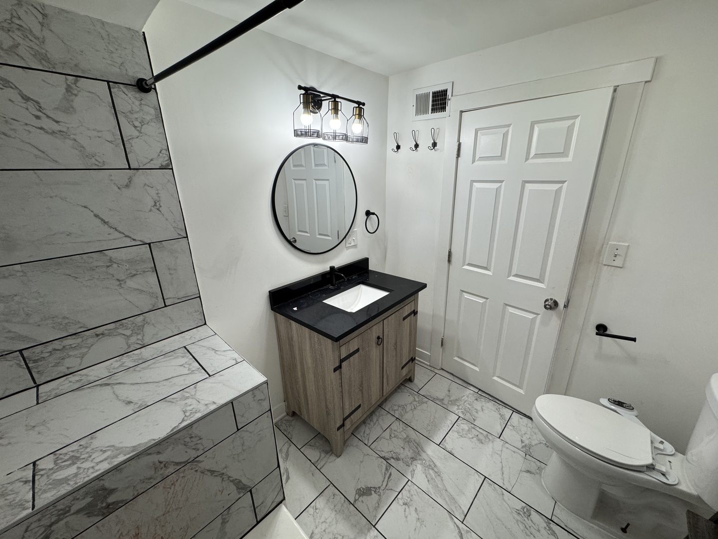 3505 W MONTROSE Avenue, Chicago, IL 60618