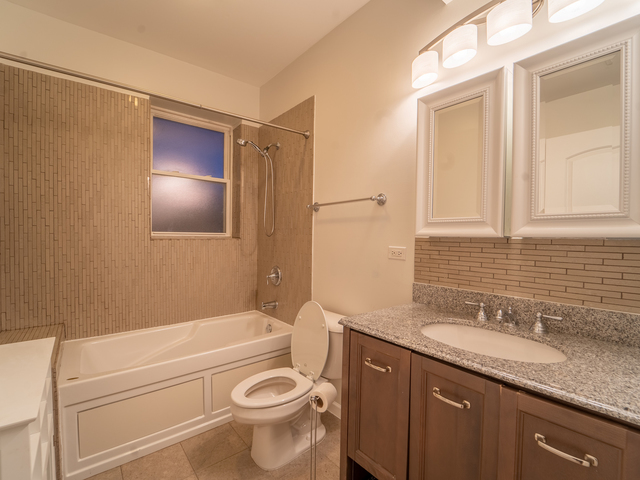 6752 S CLYDE Avenue #3, Chicago, IL 60649