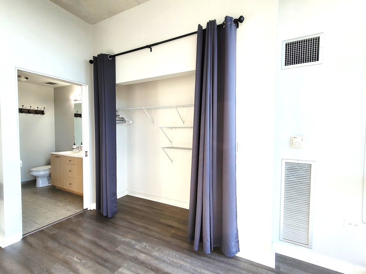 235 W VAN BUREN Street #3714, Chicago, IL 60607