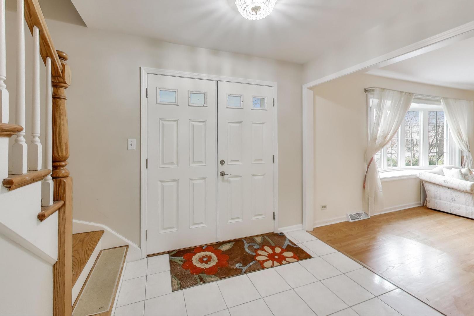 11 W Emerson Street, Arlington Heights, IL 60005