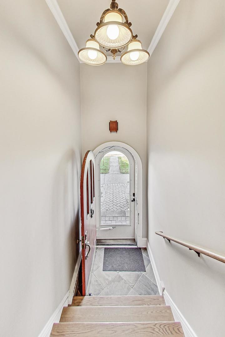 902 S Crescent Avenue, Park Ridge, IL 60068