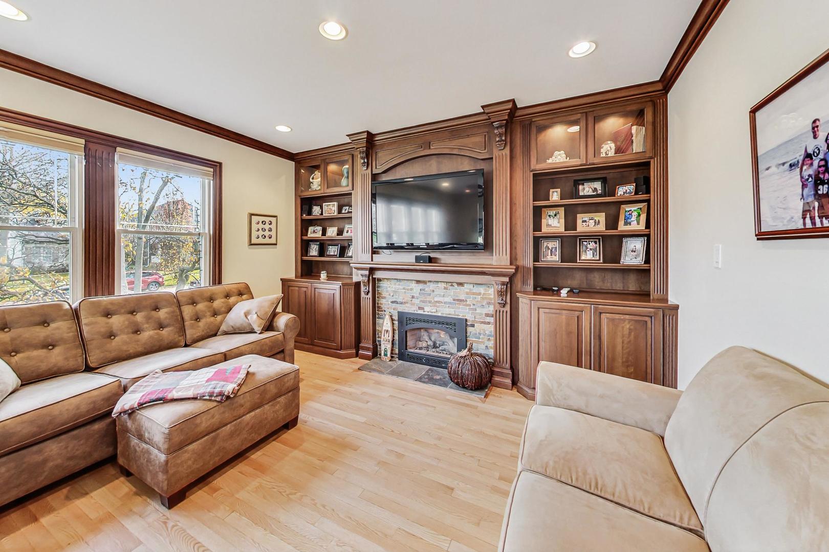 902 S Crescent Avenue, Park Ridge, IL 60068