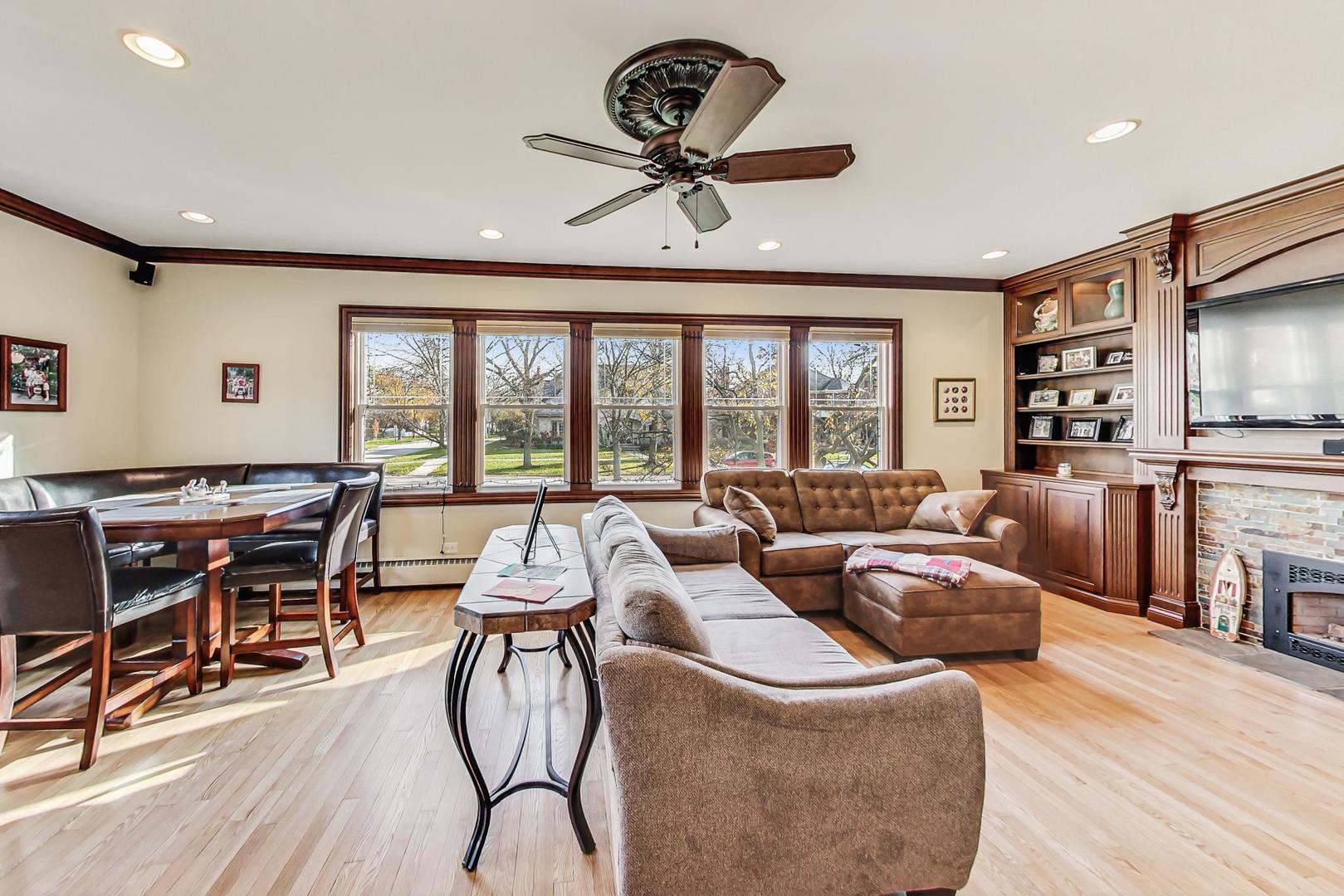 902 S Crescent Avenue, Park Ridge, IL 60068