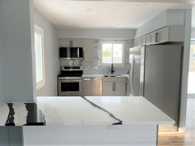 28 Chaucer Lane, Streamwood, IL 60107