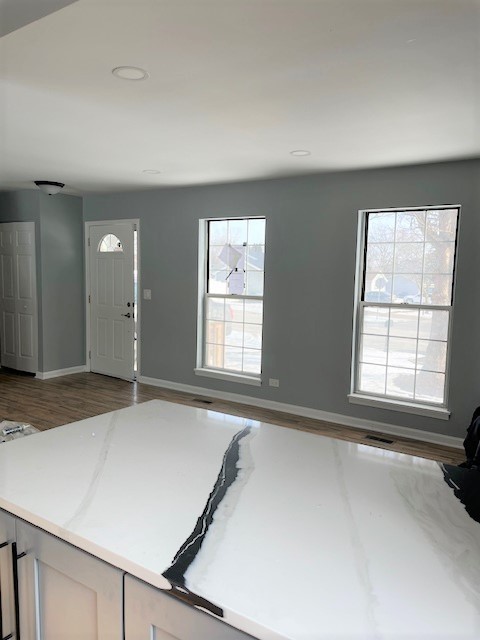 28 Chaucer Lane, Streamwood, IL 60107