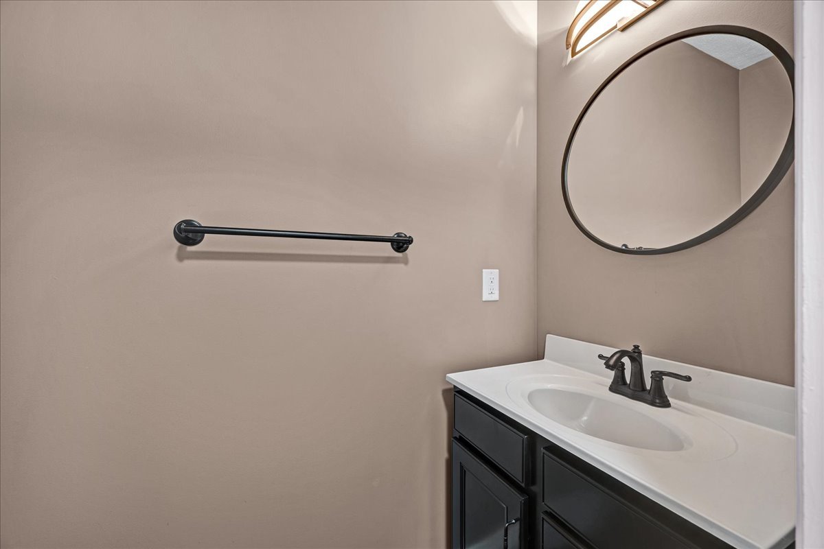 19066 Woodland Trail, Bloomington, IL 61705