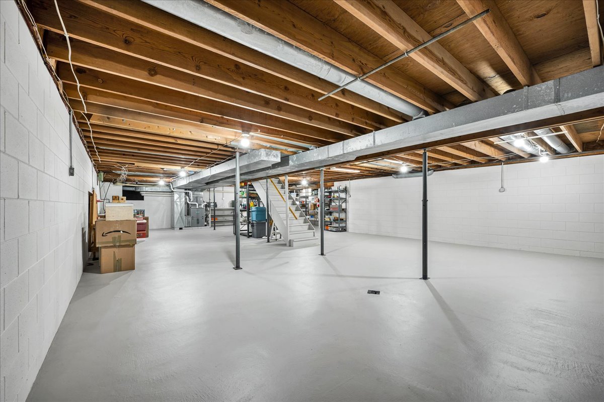 19066 Woodland Trail, Bloomington, IL 61705