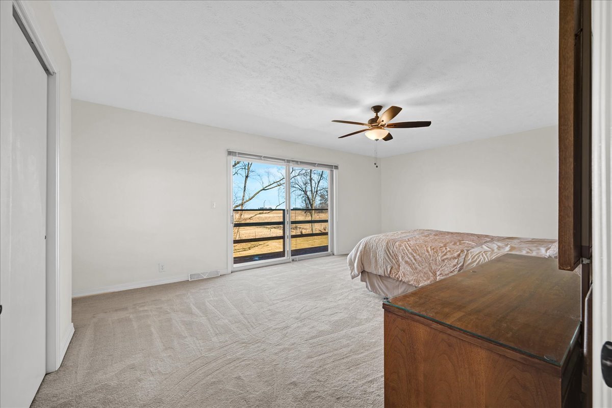 19066 Woodland Trail, Bloomington, IL 61705