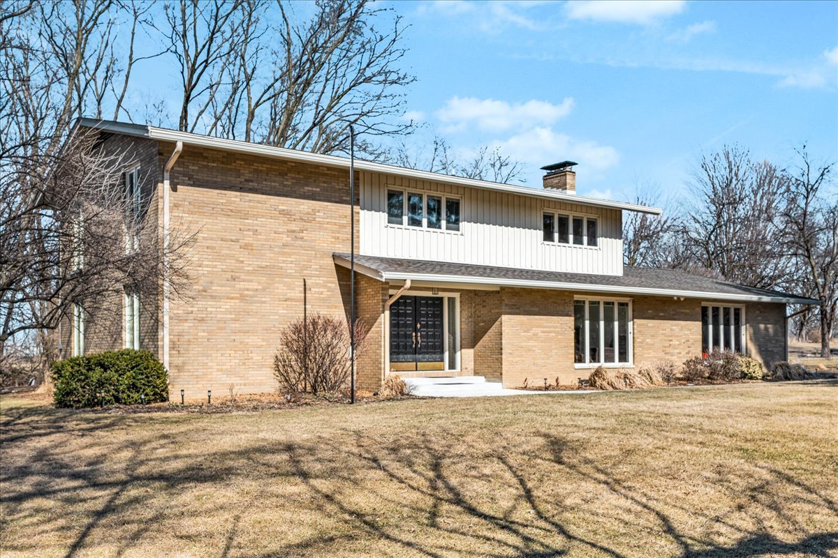 19066 Woodland Trail, Bloomington, IL 61705