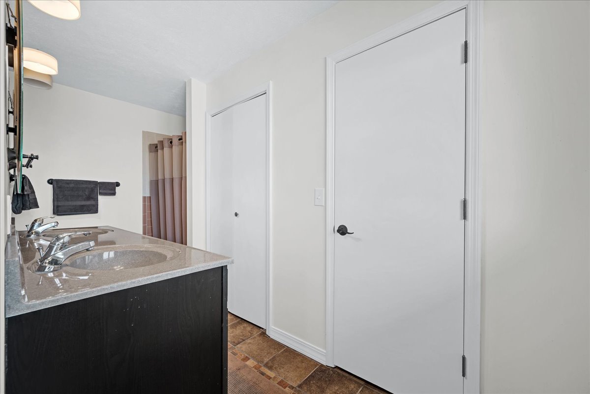 19066 Woodland Trail, Bloomington, IL 61705