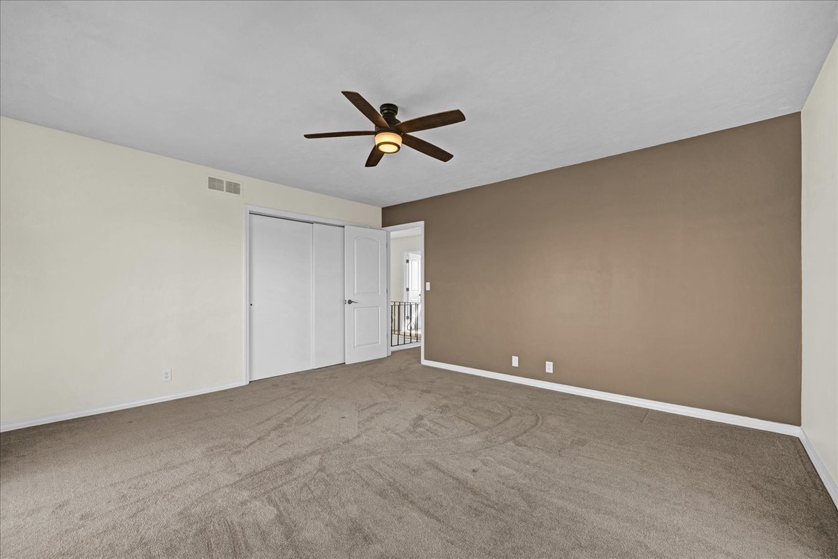 19066 Woodland Trail, Bloomington, IL 61705