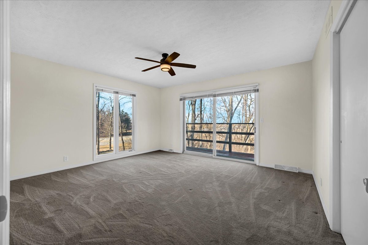 19066 Woodland Trail, Bloomington, IL 61705