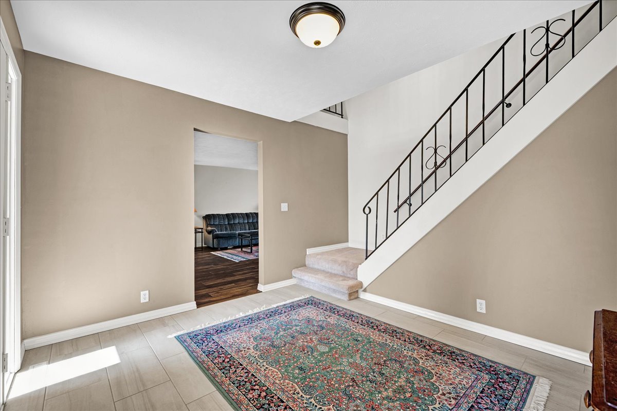 19066 Woodland Trail, Bloomington, IL 61705