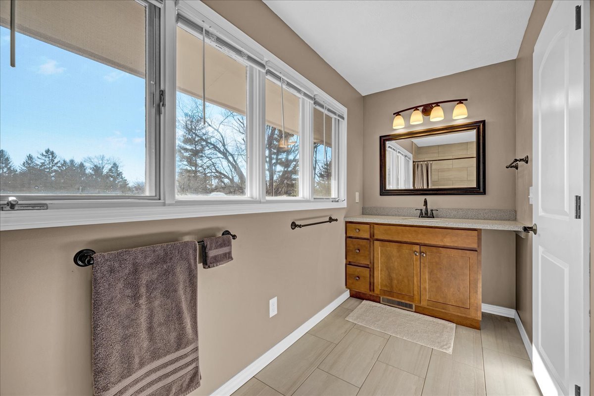 19066 Woodland Trail, Bloomington, IL 61705