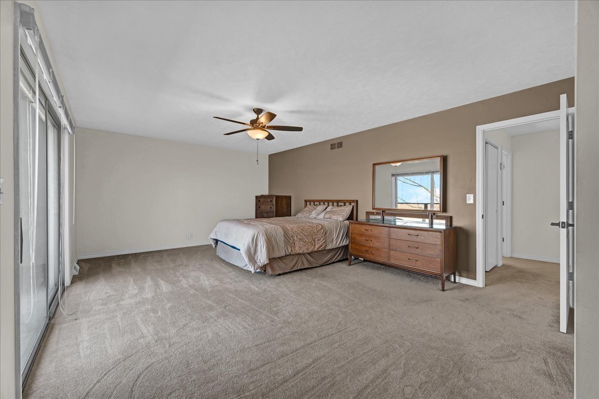 19066 Woodland Trail, Bloomington, IL 61705