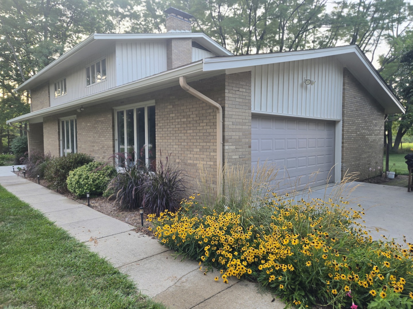 19066 Woodland Trail, Bloomington, IL 61705