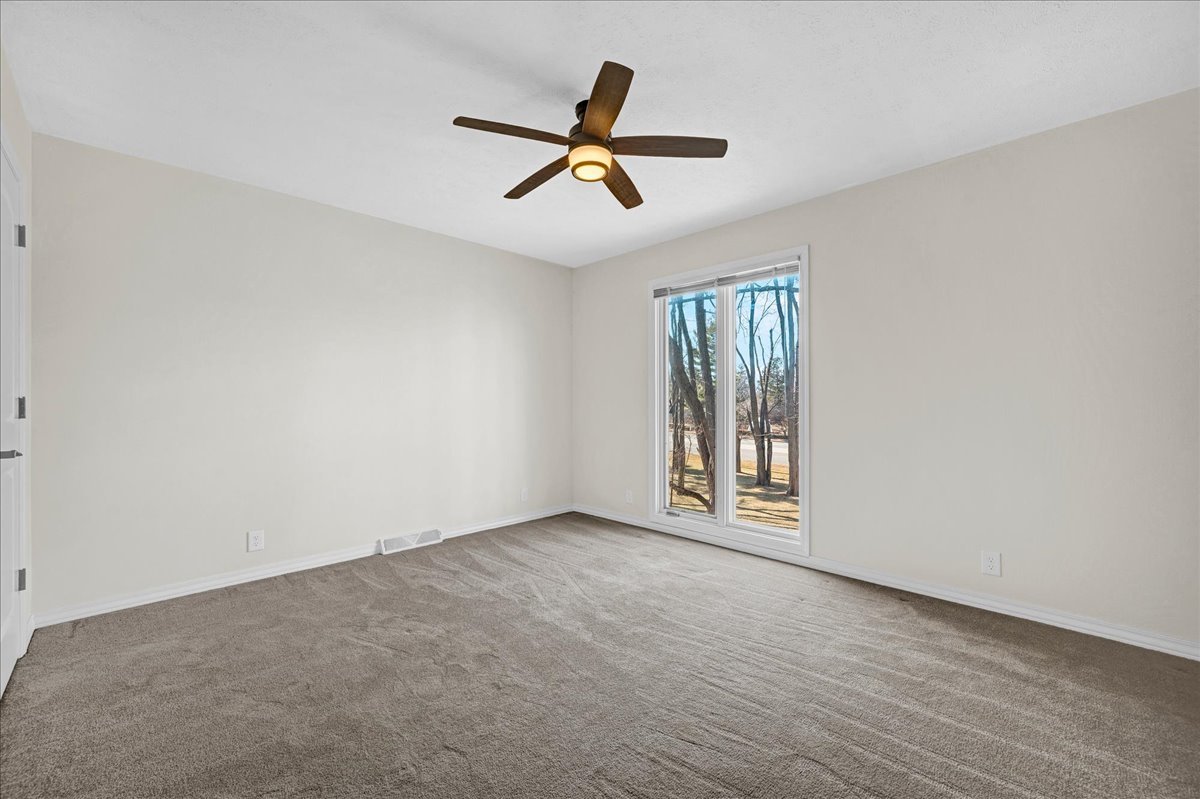 19066 Woodland Trail, Bloomington, IL 61705