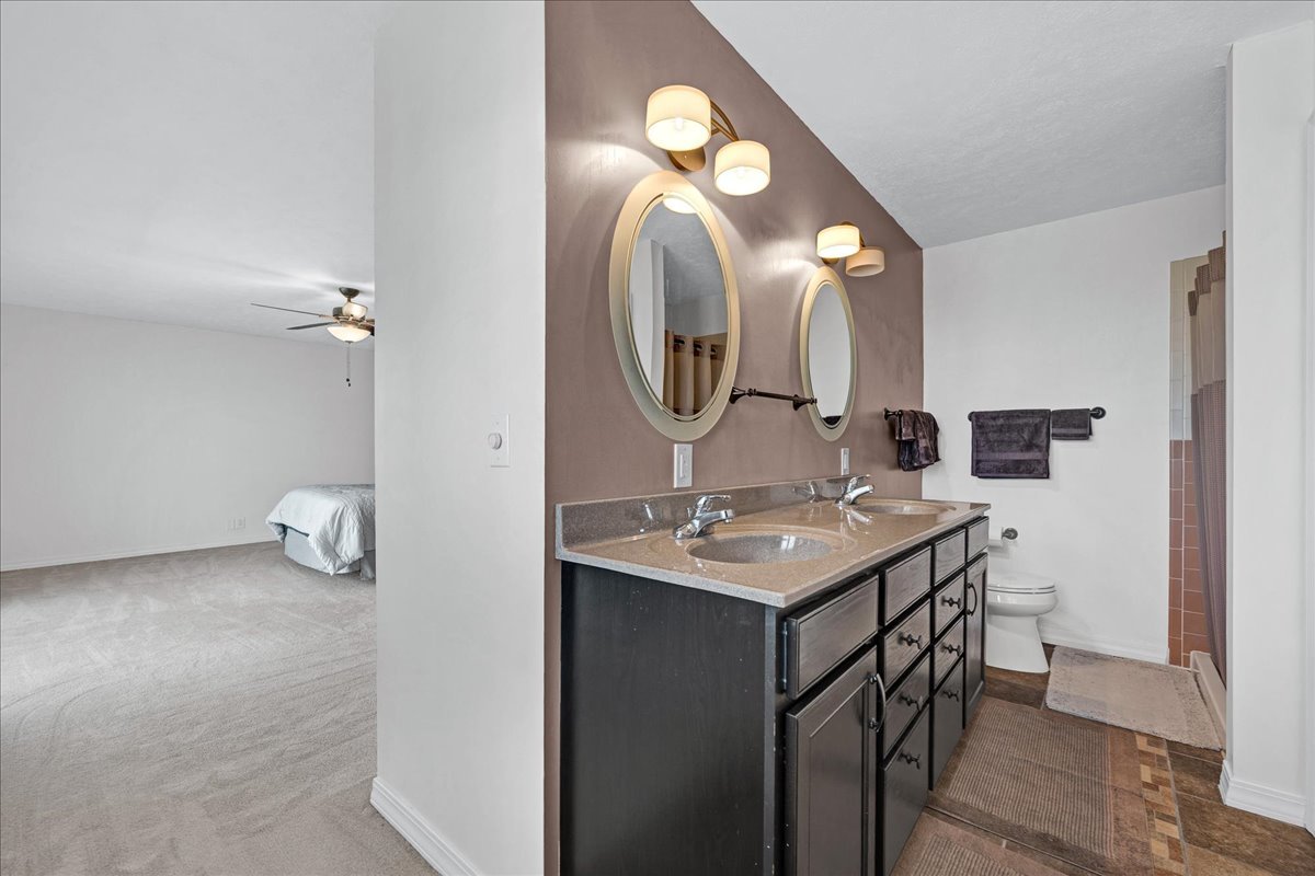 19066 Woodland Trail, Bloomington, IL 61705