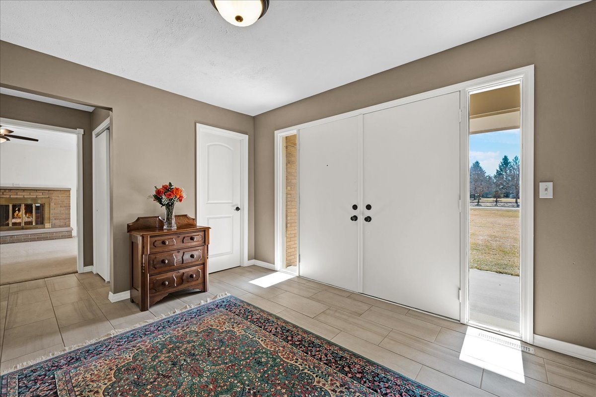 19066 Woodland Trail, Bloomington, IL 61705