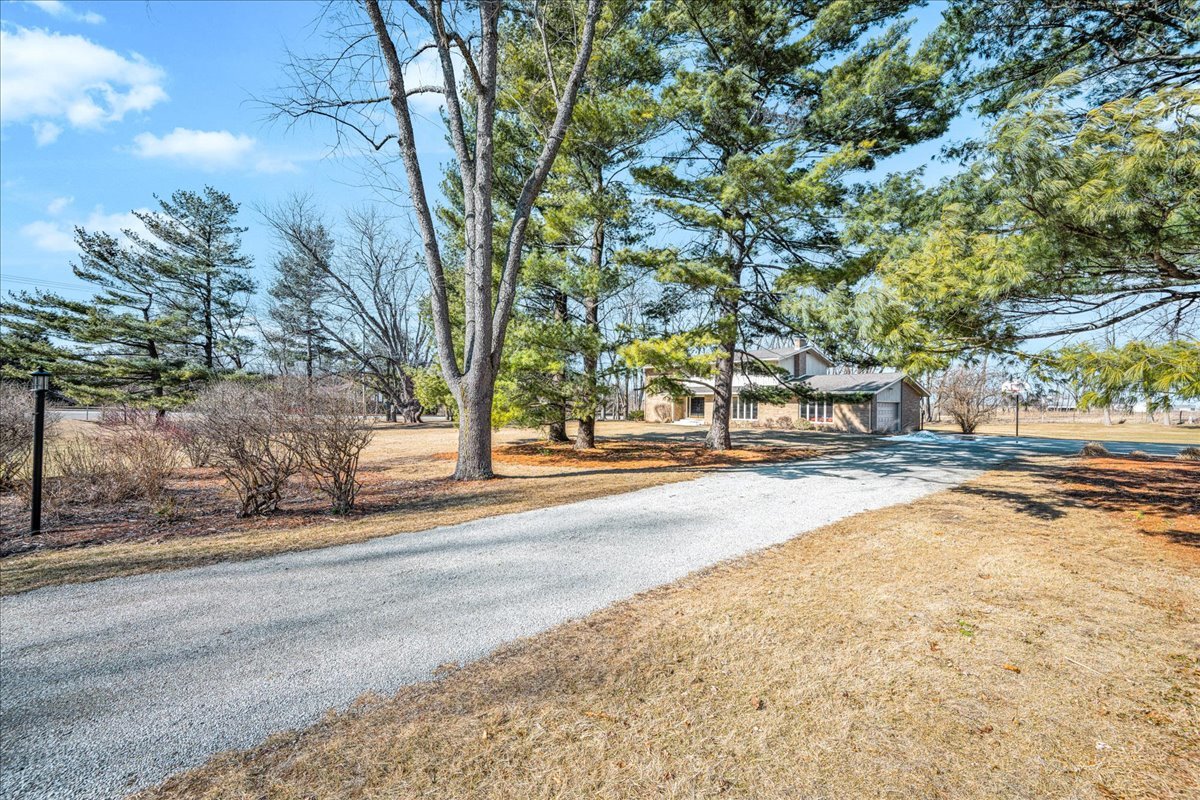 19066 Woodland Trail, Bloomington, IL 61705