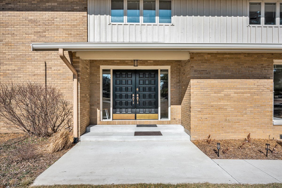 19066 Woodland Trail, Bloomington, IL 61705