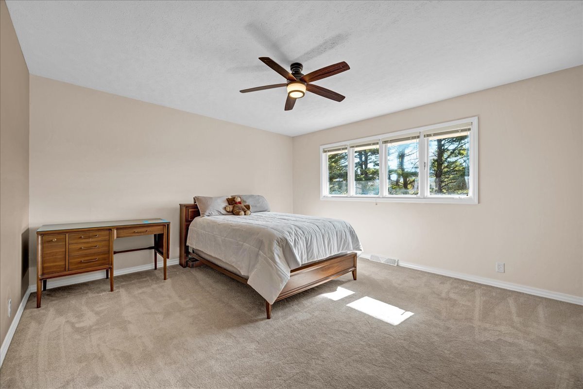 19066 Woodland Trail, Bloomington, IL 61705