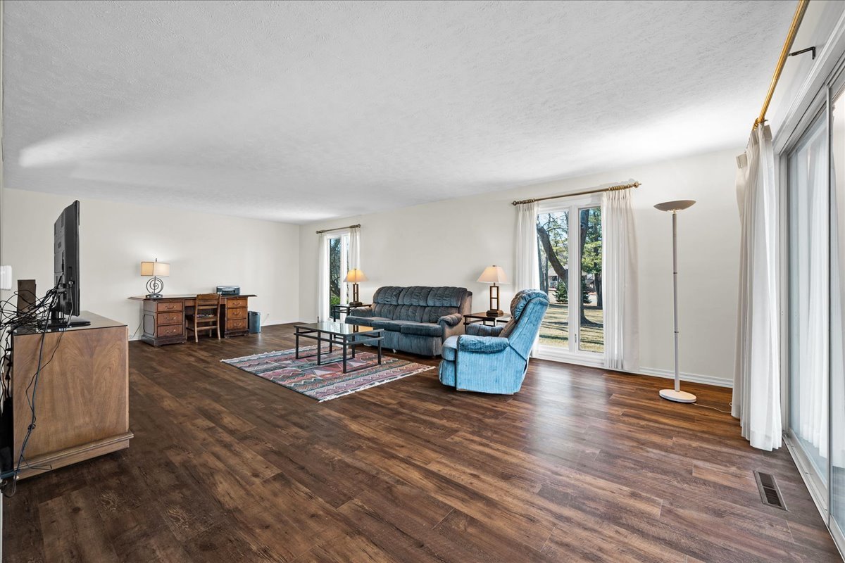 19066 Woodland Trail, Bloomington, IL 61705