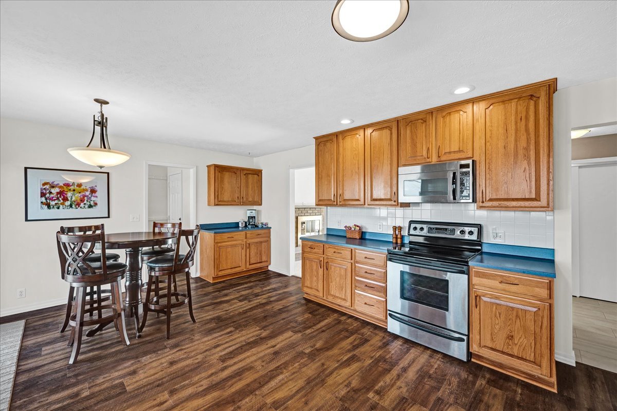 19066 Woodland Trail, Bloomington, IL 61705