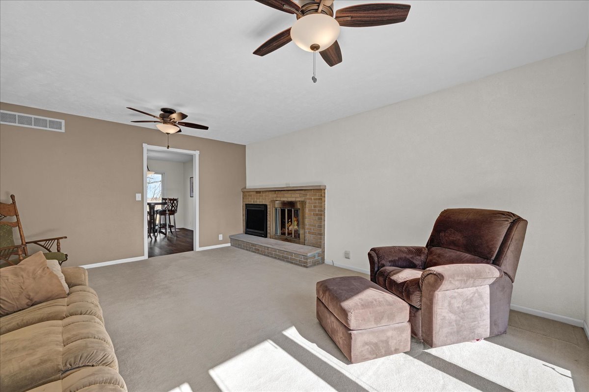 19066 Woodland Trail, Bloomington, IL 61705