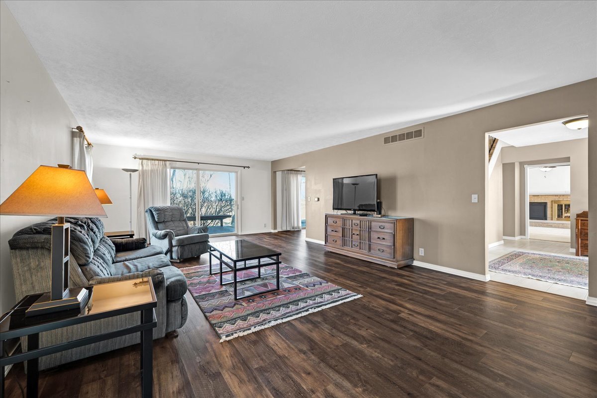 19066 Woodland Trail, Bloomington, IL 61705