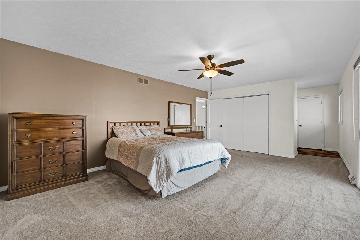 19066 Woodland Trail, Bloomington, IL 61705