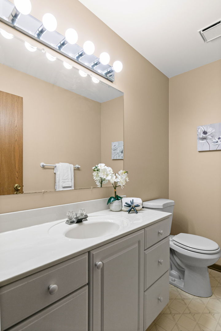 3505 W Beach Drive, McHenry, IL 60050