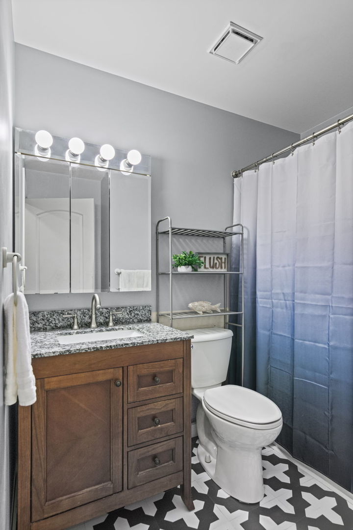 3505 W Beach Drive, McHenry, IL 60050