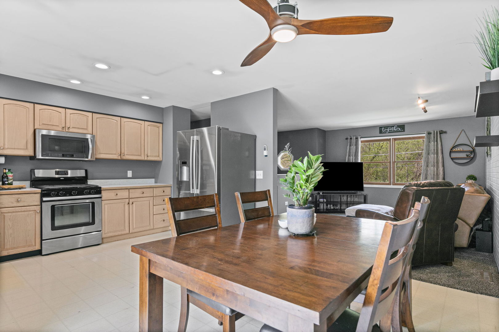 3505 W Beach Drive, McHenry, IL 60050